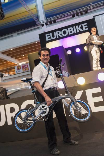 dr david hon with dahon folding bike eezz at eurobike